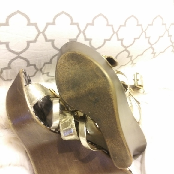 Very nice metallic gold Baby Phat wedges - Picture 3 of 5